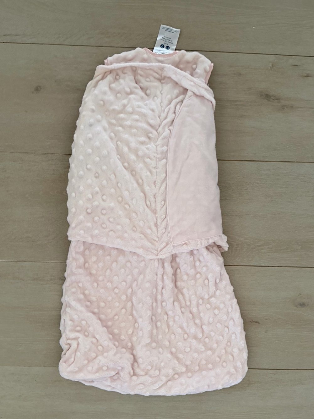 HALO Baby Girl Plush Dots Velboa 3.0 TOG
Sleepsack Sleeveless Swaddle Wrap - Picture 2 of 3